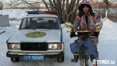 Велопутешественник с овчаркой из Армении добрался до Актау