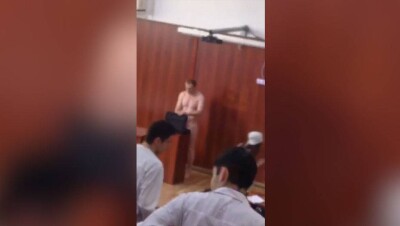Преподаватель устроил стриптиз во время лекции в медуниверситете