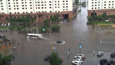 В Астане за сутки выпала месячная норма осадков, коммунальные службы работают в усиленном режиме