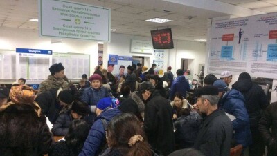 Мужчина в алматинском ЦОНе умер в очереди за пропиской