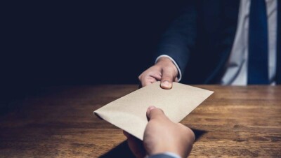 Генерала Минобороны подозревают в получении взяток от подчинённых. Его взяли под домашний арест