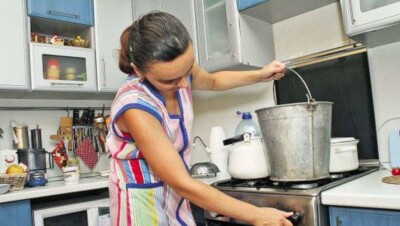 Горячую воду отключат в микрорайонах Алматы на два дня, в Караганде воды не будет всё лето
