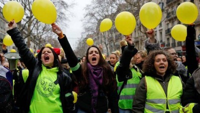 Акцию протеста "жёлтых жилетов" во Франции подхватили женщины