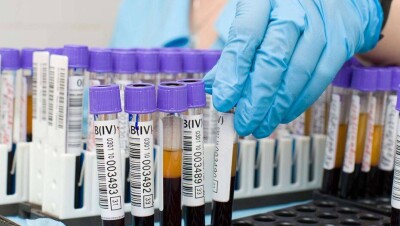 Мамин поручил расширить охват тестирования на Covid-19 и увеличить количество мест в больницах