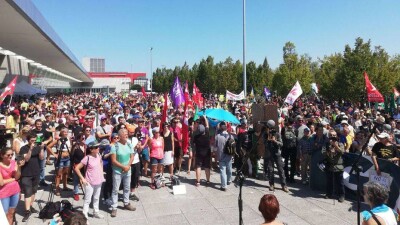 Тысячи активистов вышли на демонстрацию во время саммита G7 во Франции