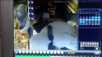 Вооружённые люди в масках Анонимуса нападают на магазины в Темиртау 