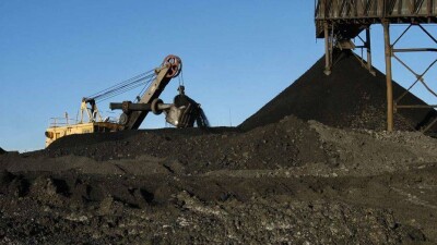 На угольном разрезе АО "Шубарколь комир" тушат возгорание пород