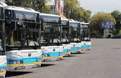 Расплатиться электронной картой пока можно лишь на нескольких автобусных маршрутах Алматы