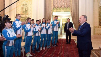 Назарбаев встретился со спортсменами, участвующими в Азиатских играх в Ашхабаде 