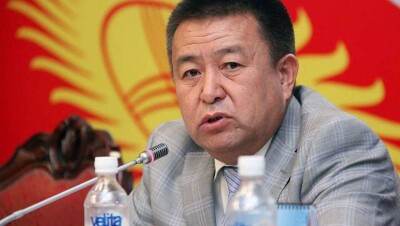 Спикер парламента КР сложил полномочия, чтобы "снизить температуру в стране"