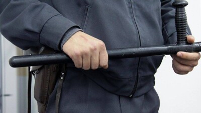 В отношении сельского участкового в ЗКО прекратили дело об избиении парня