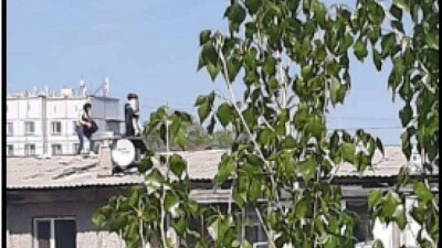 В Экибастузе жители закрытых на карантин домов пытались сбежать через крыши и окна
