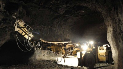 ЧП на руднике в ВКО: машиниста ищут под завалами горной массы