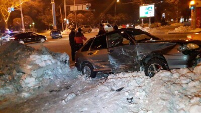 Пьяный водитель, скрываясь с места ДТП, врезался в ещё одну машину в Алматы