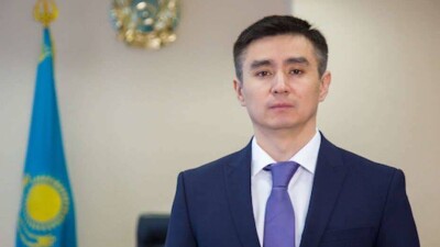 В Нур-Султане акима района Байконыр Аскара Есилова подозревают в получении взятки