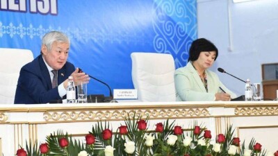Сапарбаев: Зарплаты учителей и врачей в перспективе должны быть выше средней по стране