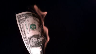 В Турции сжигают доллары