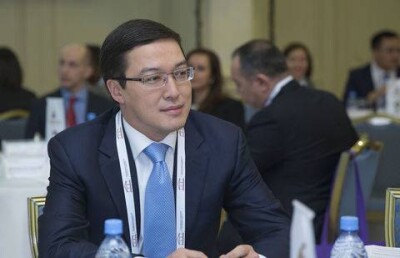 Данияр Акишев плохо владеет государственным языком, но обещает его выучить за год