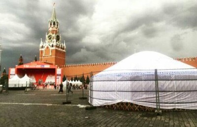 На Красной площади в Москве установили юрту