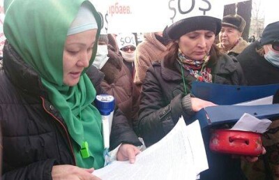 Марш ипотечников в Алматы сопровождали полиция и представитель акимата