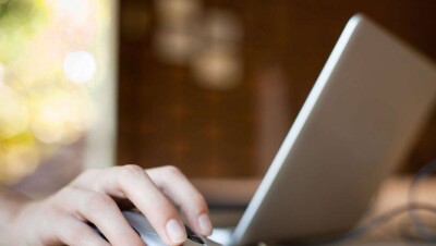  Задержку поставок компьютеров для алматинских школьников объяснили большим спросом на технику по всему миру