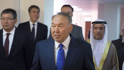 Назарбаев учителям в Астане: Мы должны знать три языка ради будущего своей страны