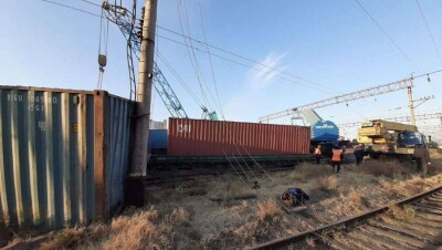 Восстановлено движение пассажирских и грузовых поездов после схода вагонов в Шымкенте
