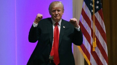Трамп вновь попал под шквал критики за видео, где избивает журналиста CNN