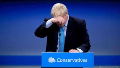 Британский парламент впервые за 40 лет собрался в субботу – чтобы отсрочить Brexit