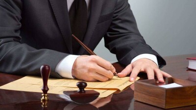 Нотариусы рассказали Бекетаеву о недочётах в базе данных