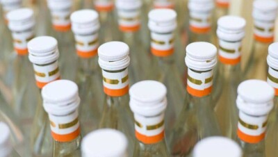 Три тысячи бутылок поддельного алкоголя выявили в Экибастузе