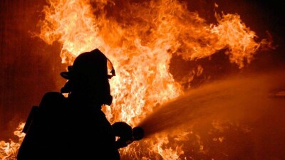 Более 20 человек тушили пожар в частном доме в Алматы 