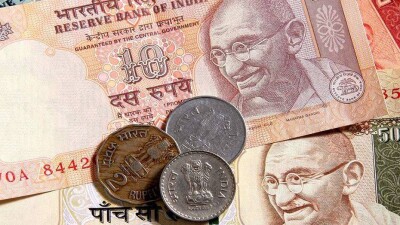 Курс индийской рупии упал до рекордного минимума из-за кризиса в Турции