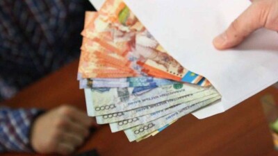 Заместителя районного акима задержали в Карагандинской области за взятку