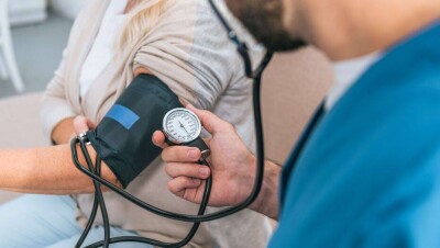 Қан қысымы тұрақты болуы үшін не істеу керек? Дәрігер кеңесі
