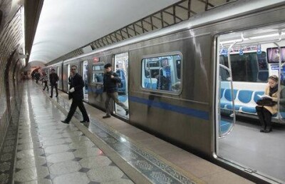 В метро Алматы пассажиры проносили с собой топоры и мачете 