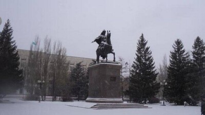 Заменить пешего Сырыма батыра на всадника просят сельчане в ЗКО
