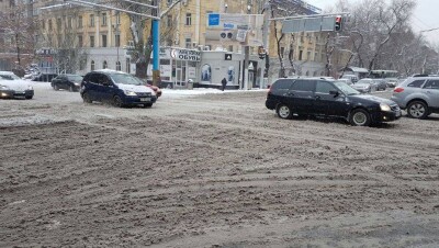 75 ДТП произошло за ночь из-за снегопада в Алматы, пострадало 17 человек