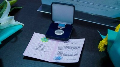 За профессионализм и мастерство при дистанционном обучении награждены столичные педагоги