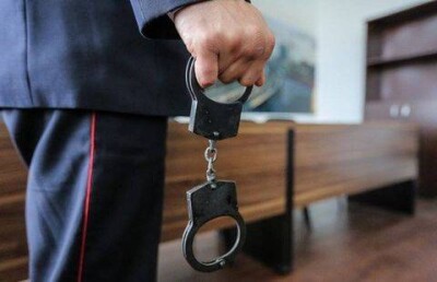 В Атырау осудили полицейских, грабивших гастарбайтеров из Узбекистана