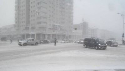Снегопад в Астане вновь привёл к транспортному коллапсу