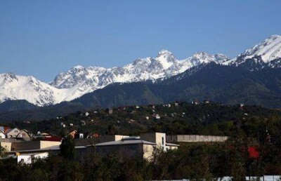 У шестиэтажного дома выше Аль-Фараби снесут два верхних этажа 