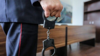 Бывшие полицейский и сотрудник "Кузета" подозреваются в разбойном нападении