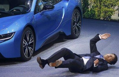 Глава немецкого автоконцерна упал в обморок перед BMW i8