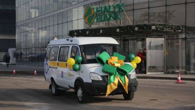 Halyk Bank подарил 21 инвалидное такси организациям по всему Казахстану