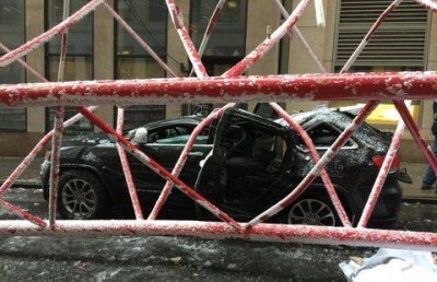 Падение башенного крана на оживлённую улицу сняли в США