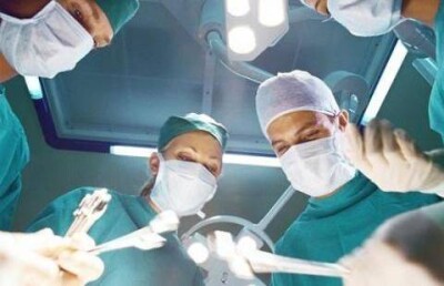 Врачи не будут удалять пулю из глаза 13-летней девочки из Костаная