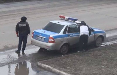 Полицейский Костаная из скандального ролика больше не работает в дорожной полиции