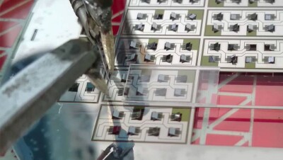 На МКС испытают шагающего на "ножках" микроробота