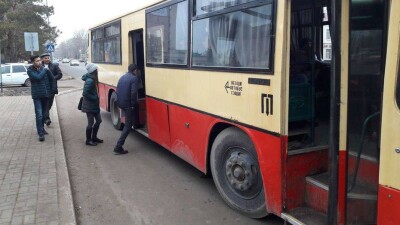 В Уральске оптимизация маршрутов привела к давкам в автобусах